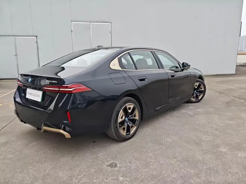 BMW i5 — фото 10