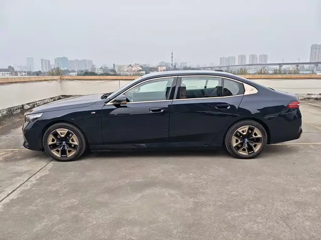BMW i5 — фото 8