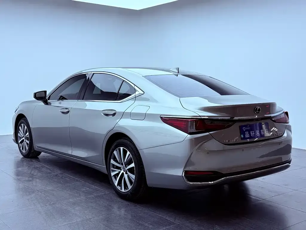 Lexus ES — фото 4