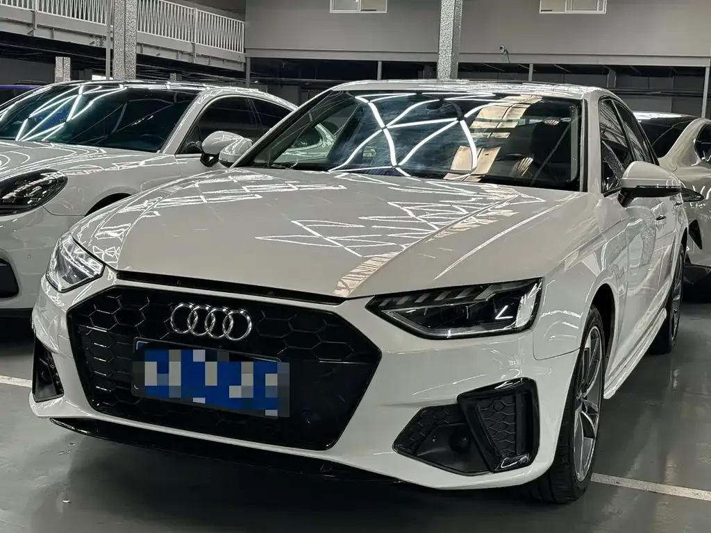 Audi A4L 2022 из CN, фото 1