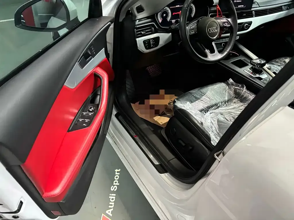 Audi A4L 2022 из CN, фото 6