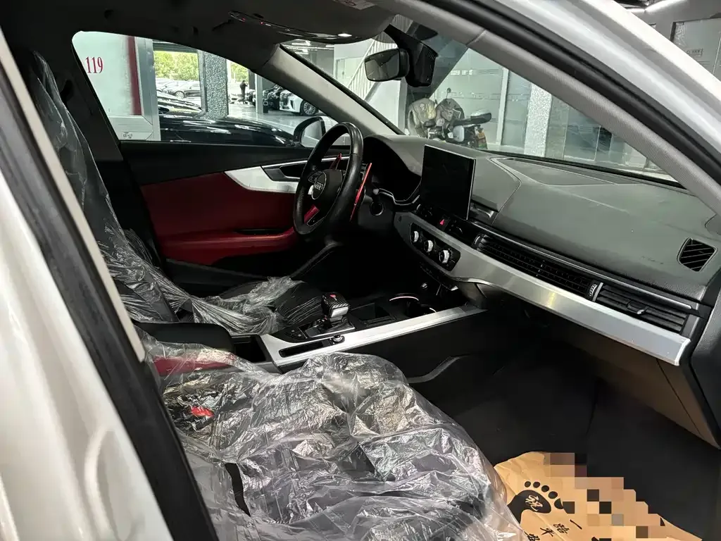 Audi A4L 2022 из CN, фото 3