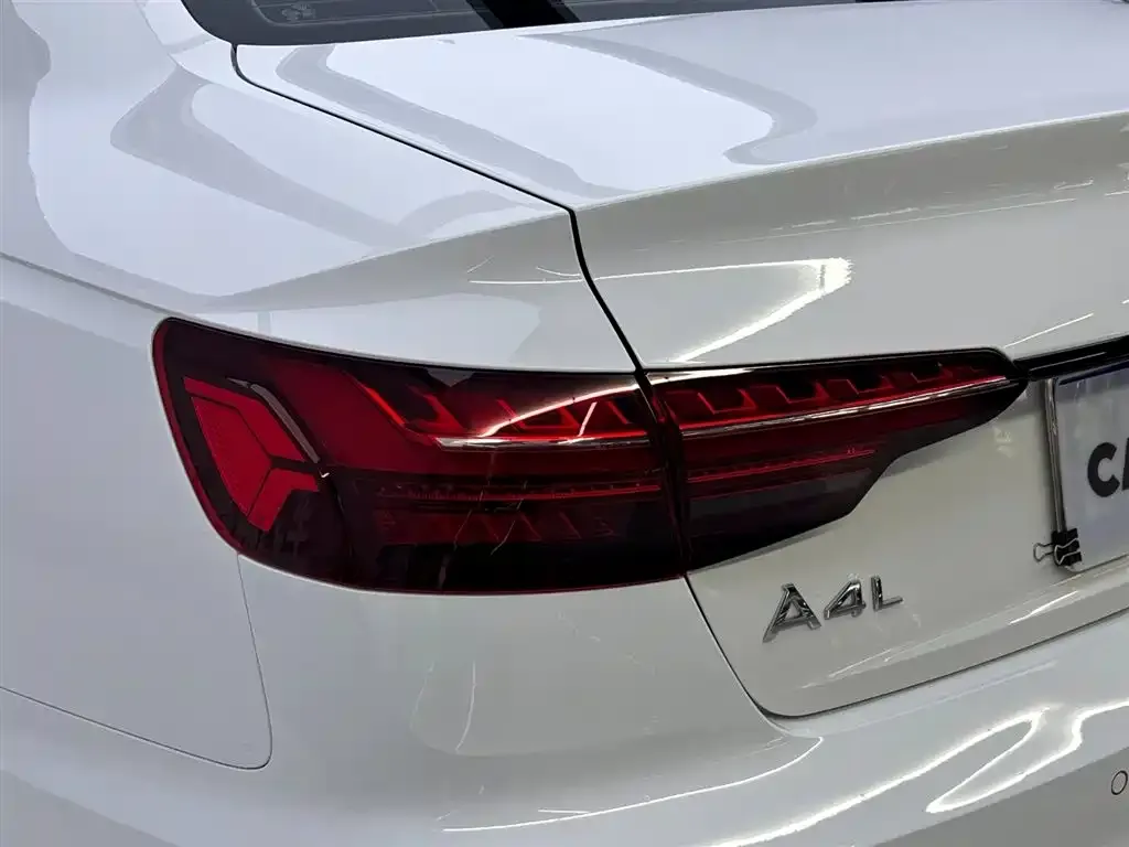 Audi A4L — фото 9