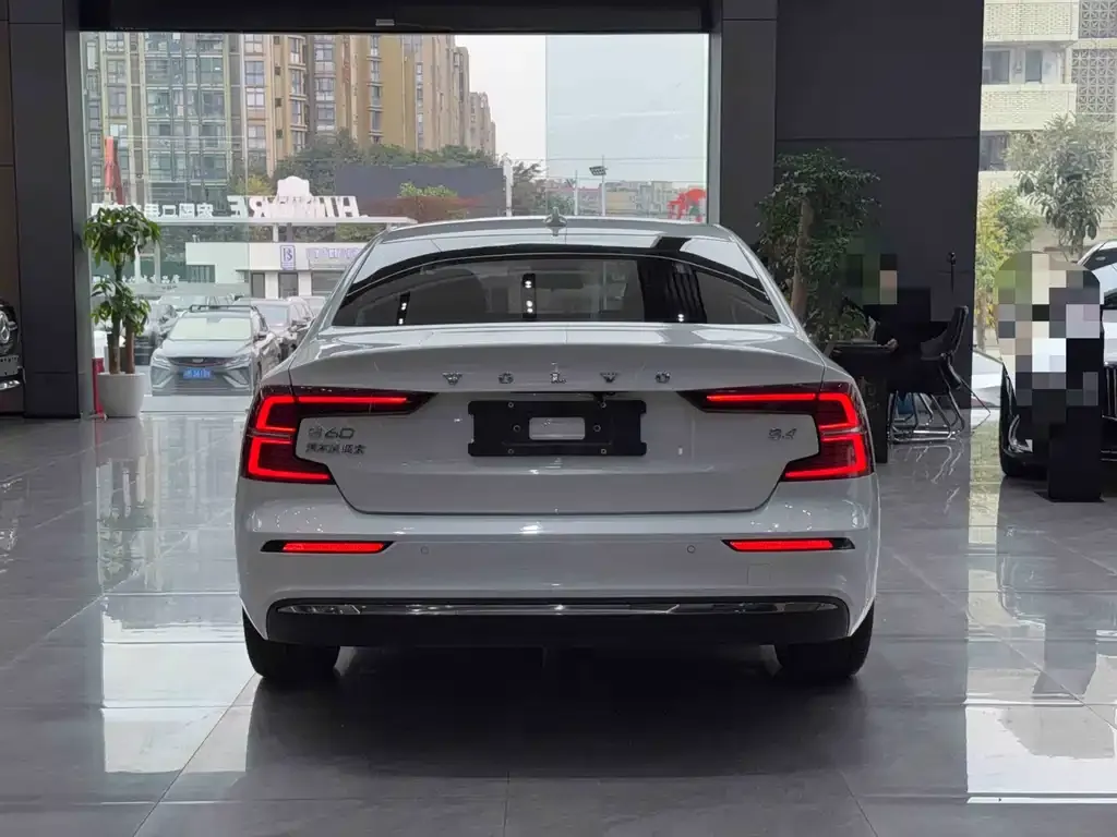 Volvo S60 2023 из CN, фото 7