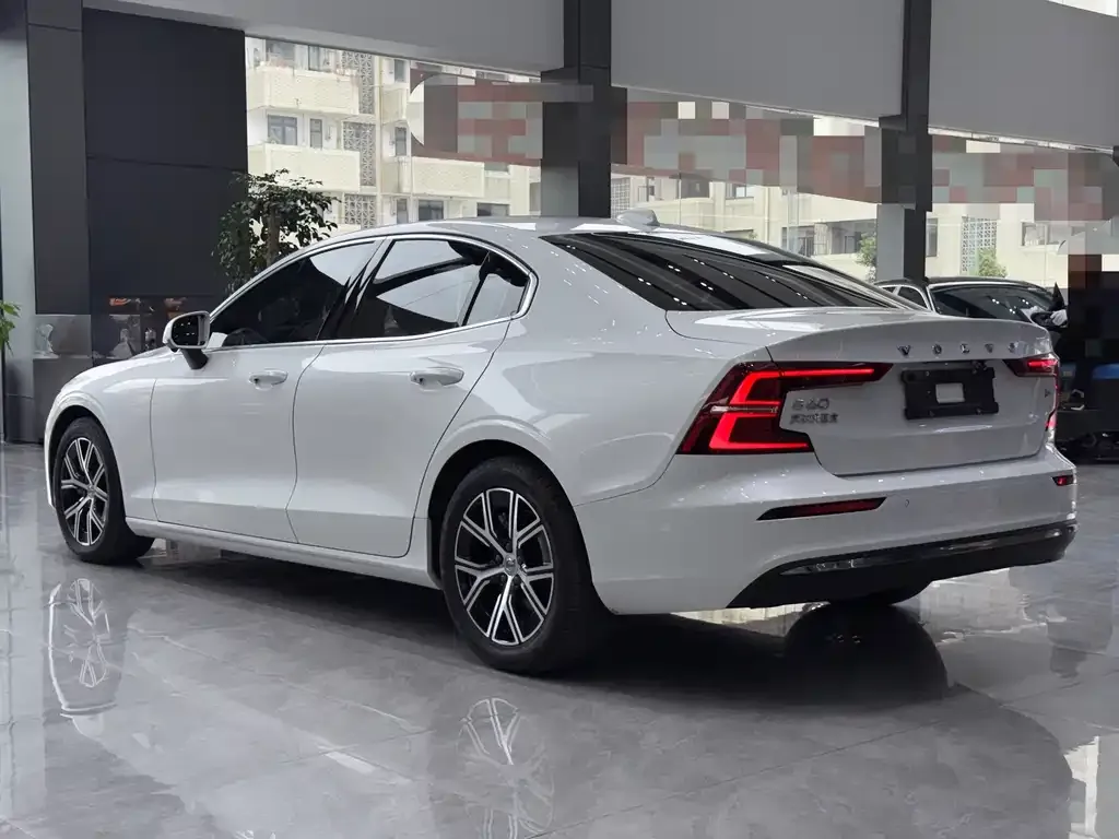 Volvo S60 2023 из CN, фото 8