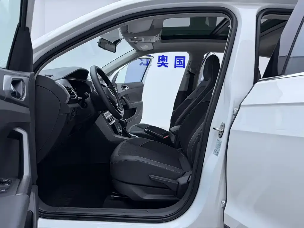 Volkswagen T-Cross — фото 2