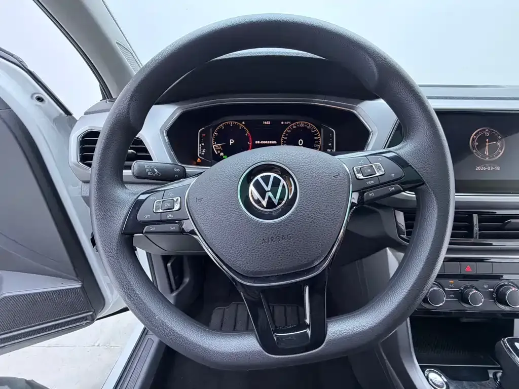 Volkswagen T-Cross — фото 6