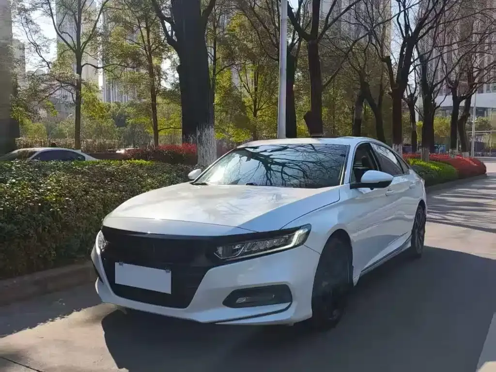 Honda Accord — фото 1