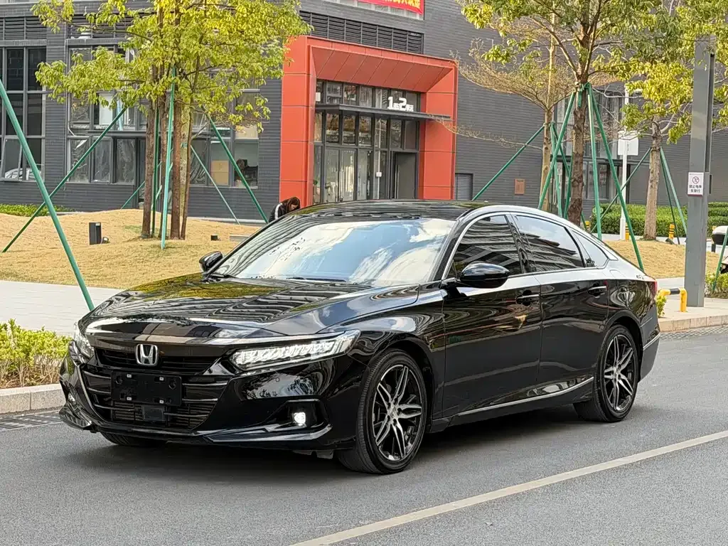 Honda Accord — фото 1