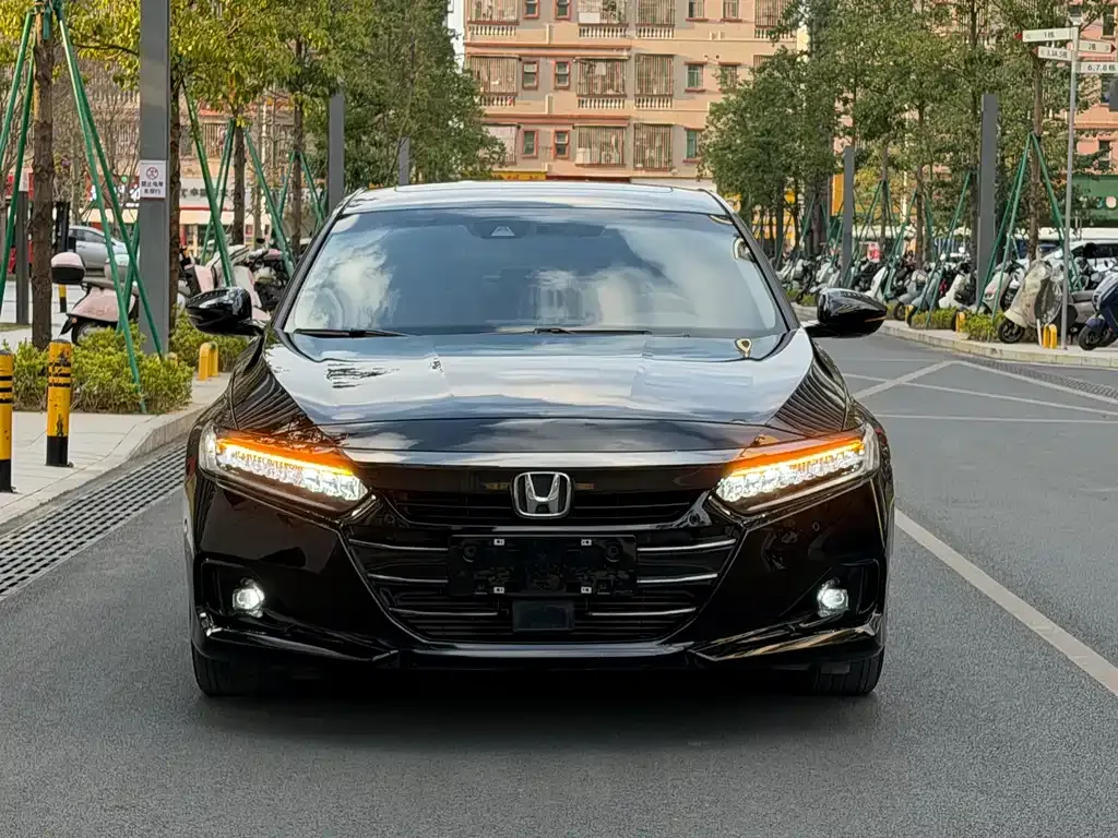 Honda Accord — фото 8