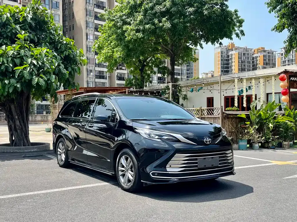 Toyota Sienna — фото 7