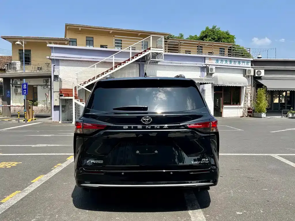 Toyota Sienna — фото 6