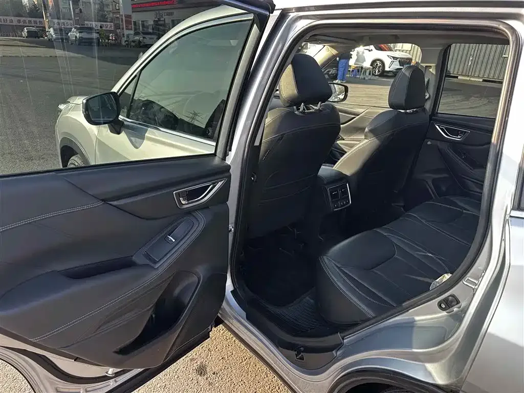 Subaru Forester — фото 2