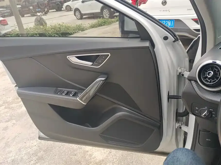 Audi Q2L 2023 из CN, фото 6