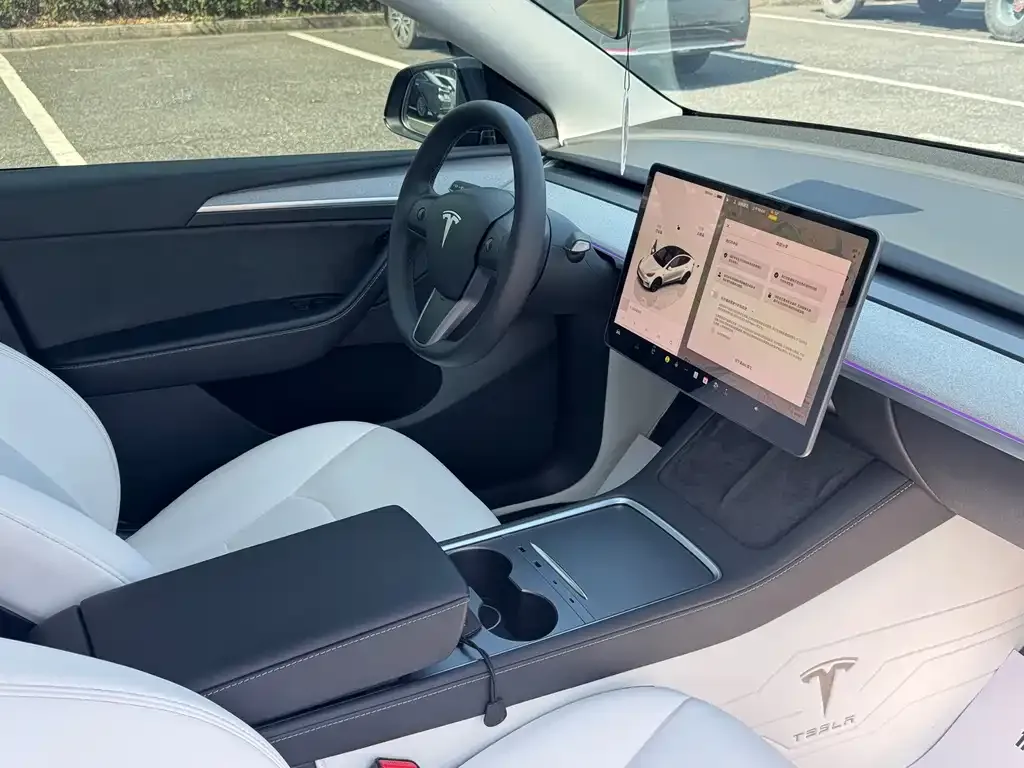 Tesla Model Y — фото 4