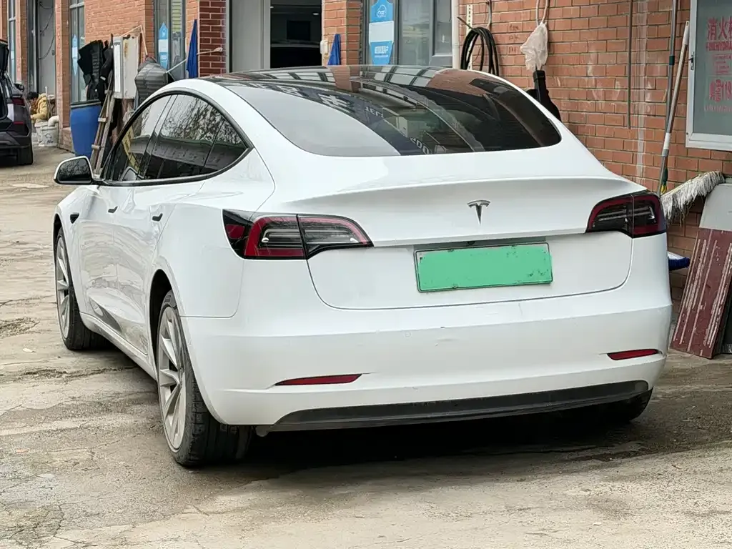 Tesla Model 3 — фото 6