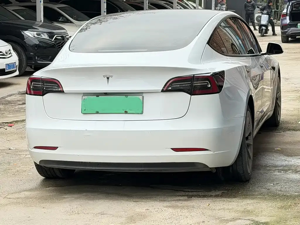 Tesla Model 3 — фото 9