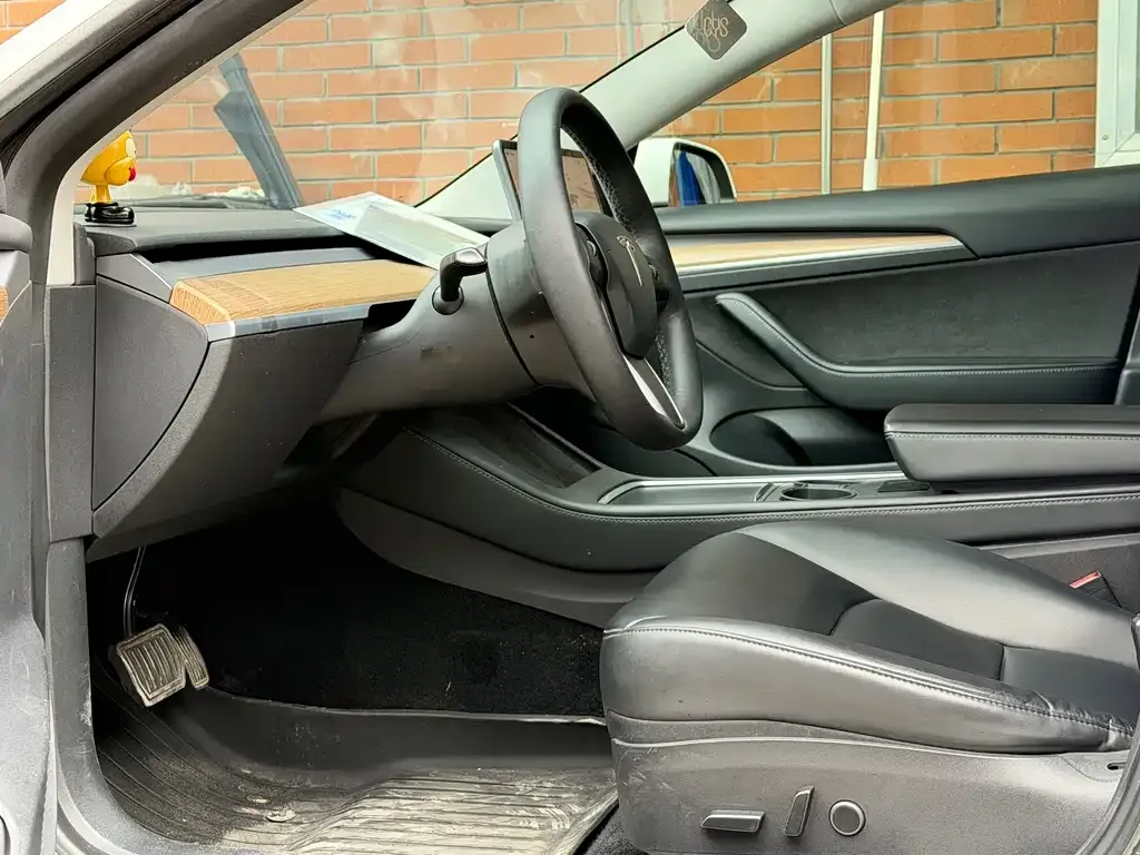 Tesla Model 3 — фото 8