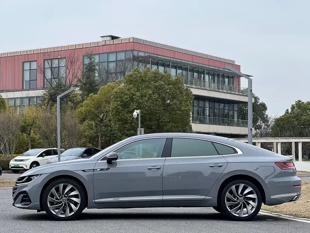 Volkswagen CC 2023 из CN, фото 8