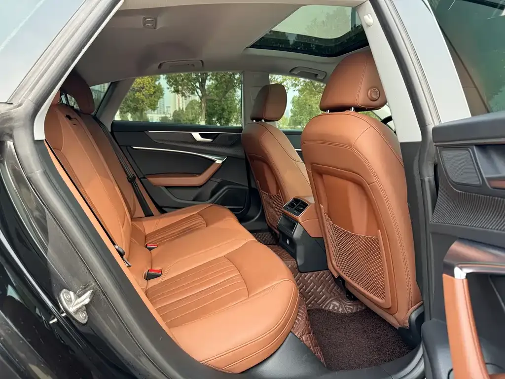 Audi A7 2021 из CN, фото 3
