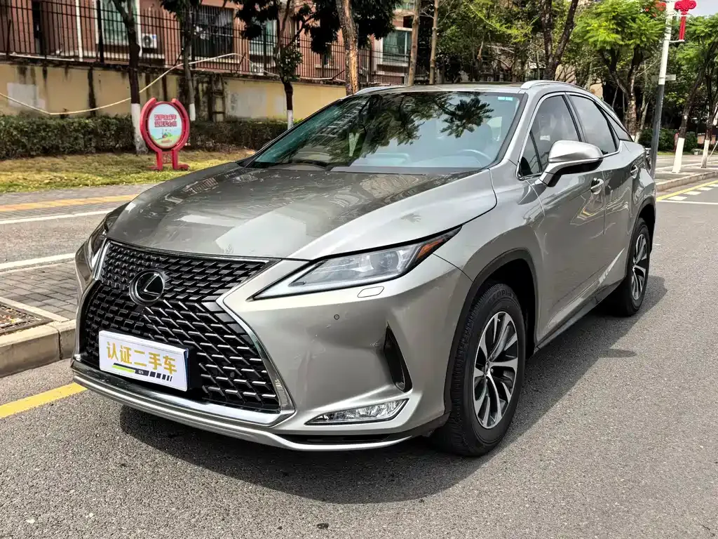 Lexus RX — фото 1