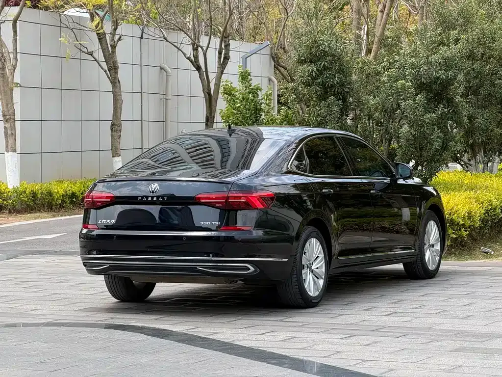 Volkswagen Passat — фото 7