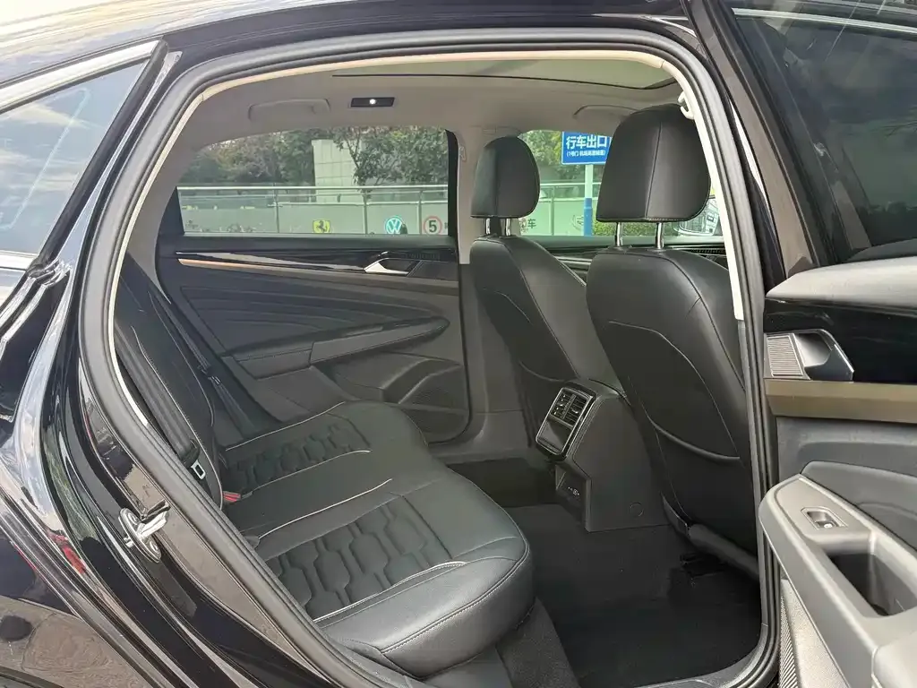 Volkswagen Passat — фото 2