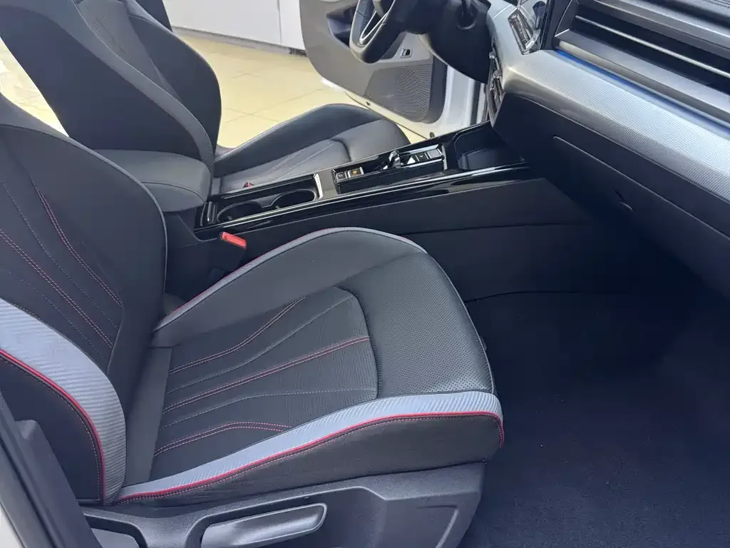 Volkswagen Lamando 2023 из CN, фото 4