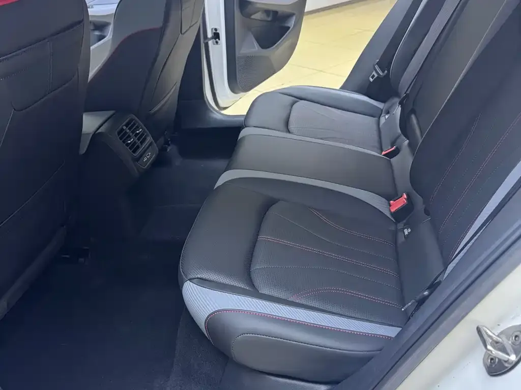 Volkswagen Lamando 2023 из CN, фото 2