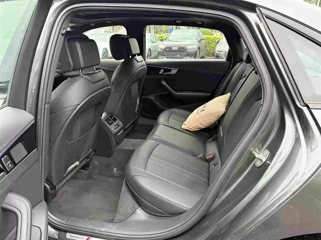 Audi A4L 2024 из CN, фото 8