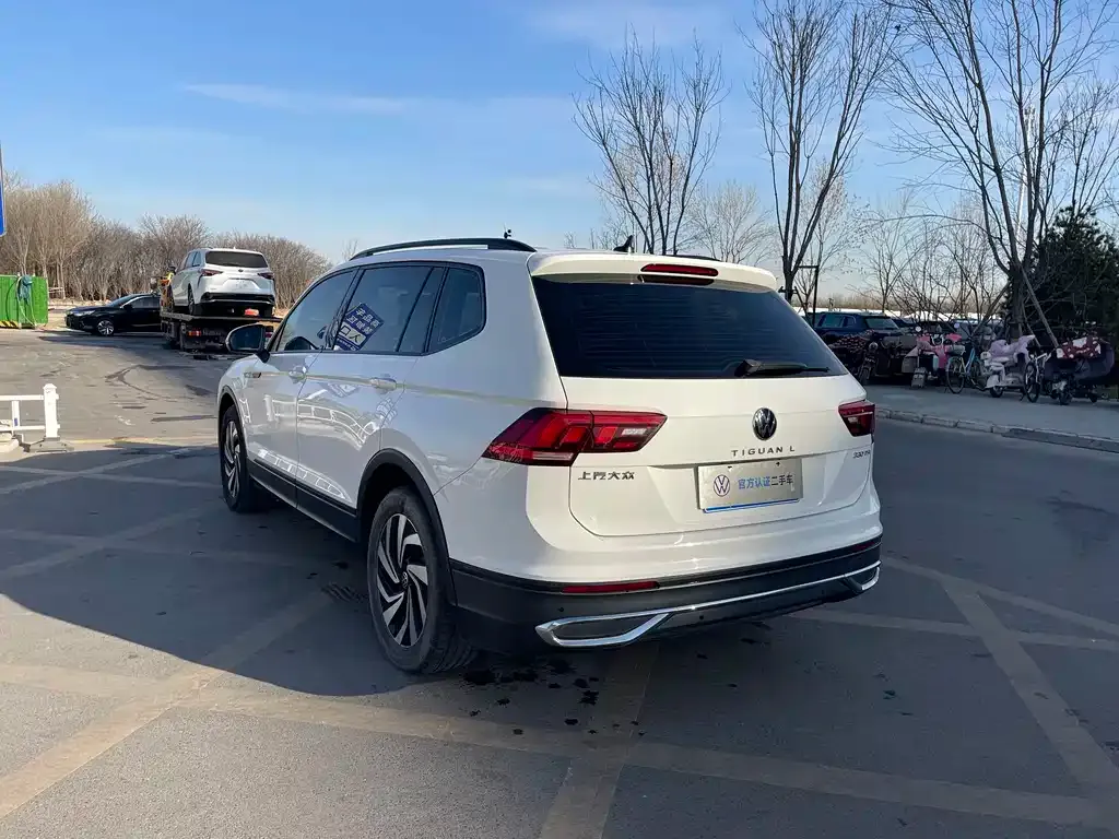 Volkswagen Tiguan L — фото 8