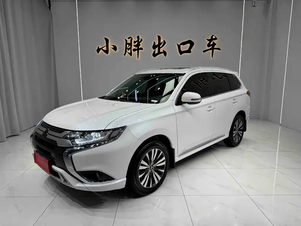 Mitsubishi Outlander — фото 1