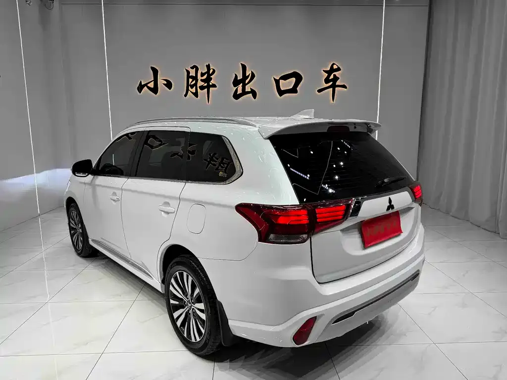Mitsubishi Outlander — фото 5
