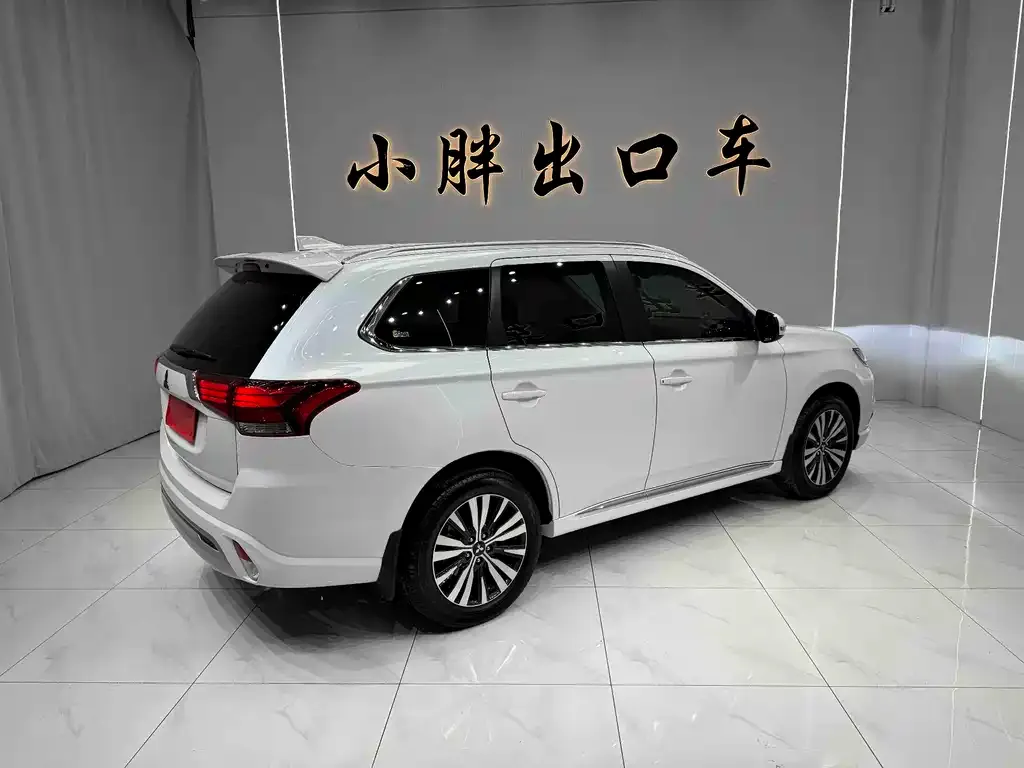 Mitsubishi Outlander — фото 9