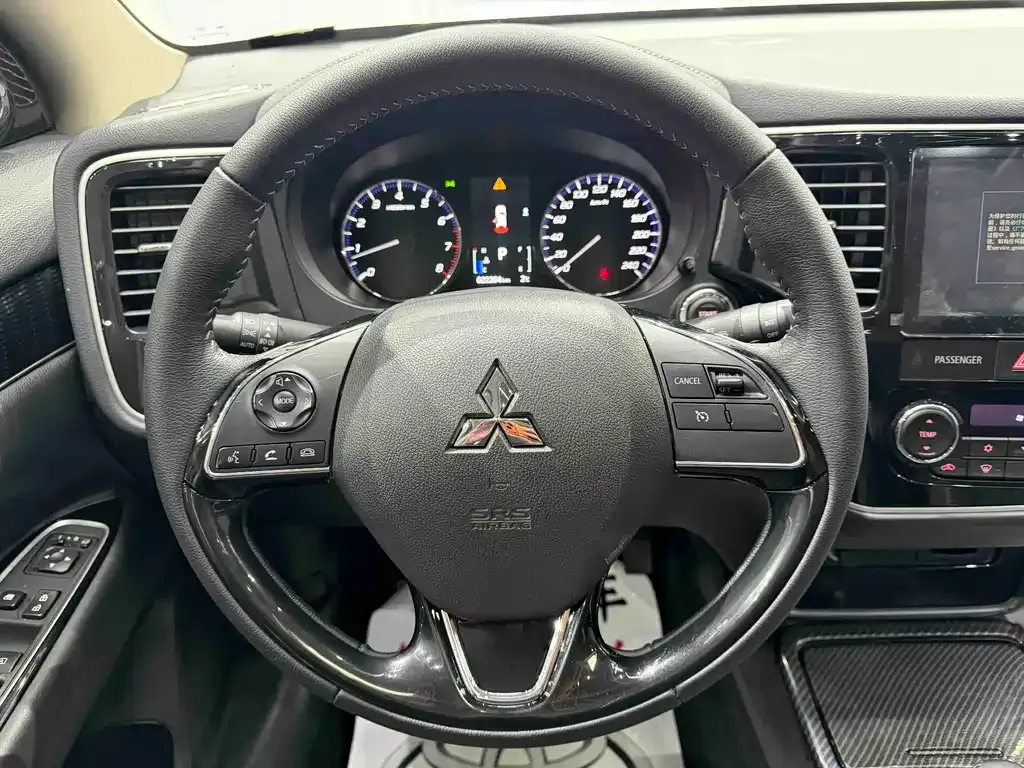 Mitsubishi Outlander — фото 10