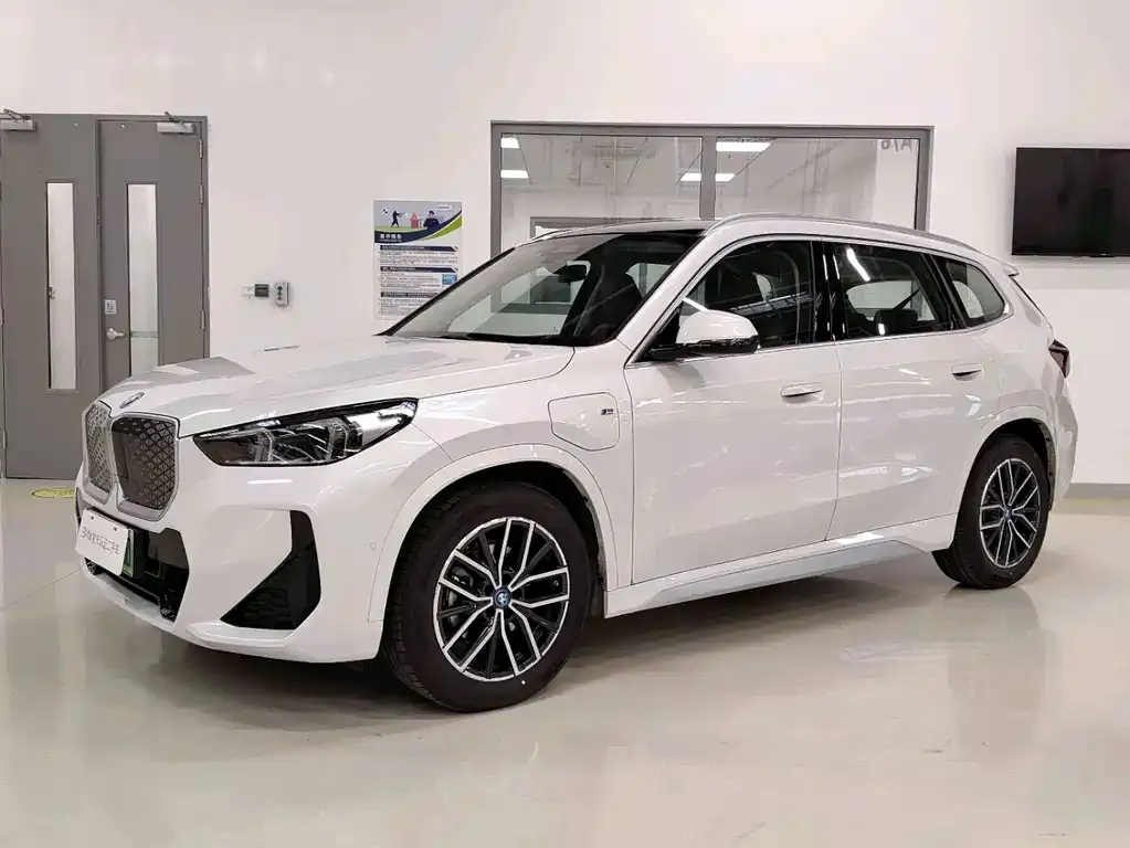 BMW iX1 2025 из CN, фото 1