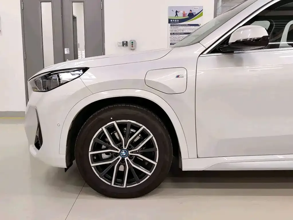 BMW iX1 2025 из CN, фото 5