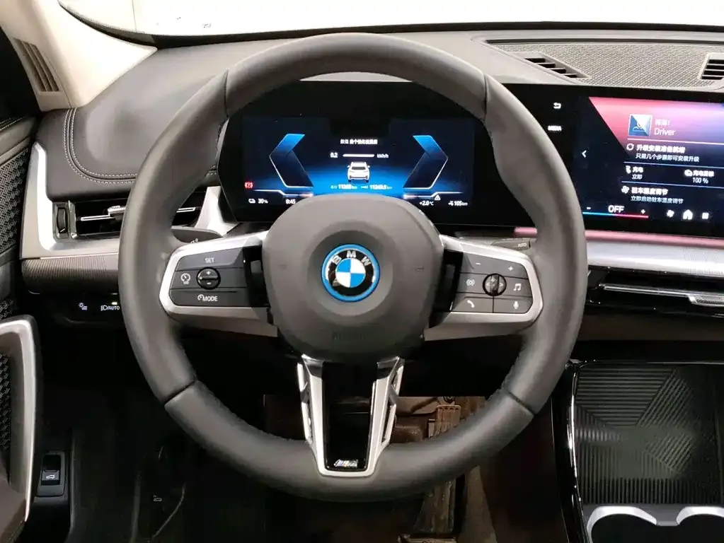 BMW iX1 2025 из CN, фото 8
