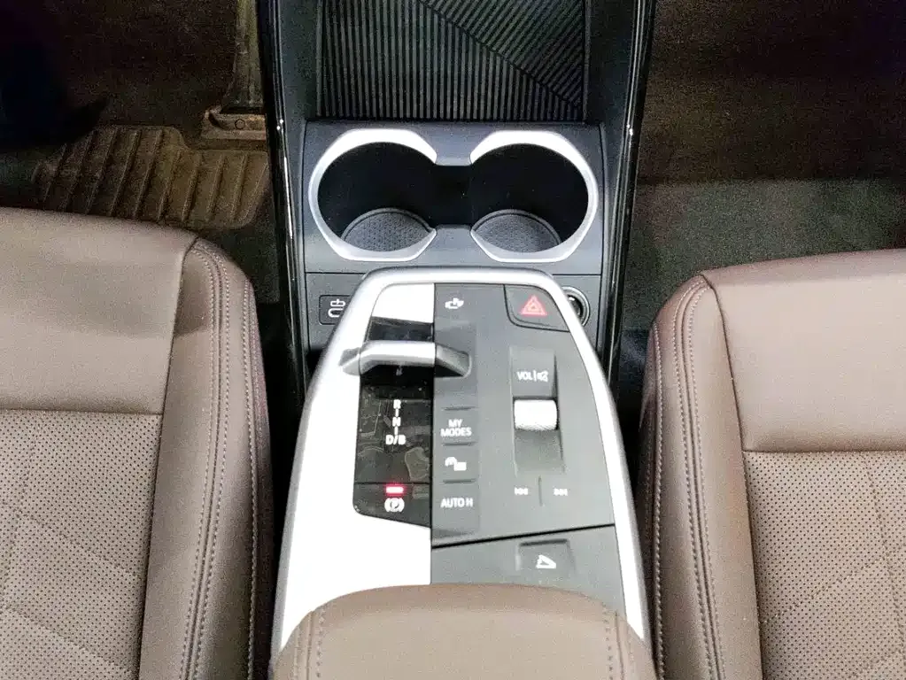 BMW iX1 2025 из CN, фото 7