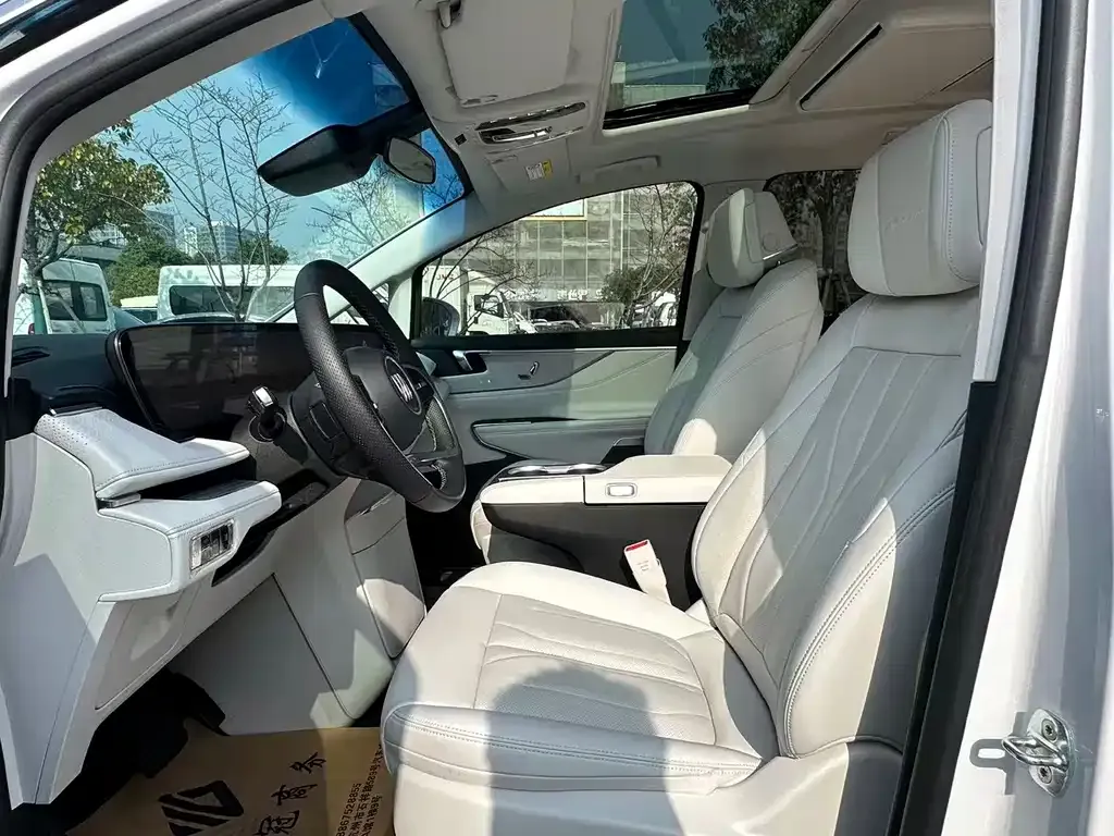 Buick GL8 Hybrid — фото 10