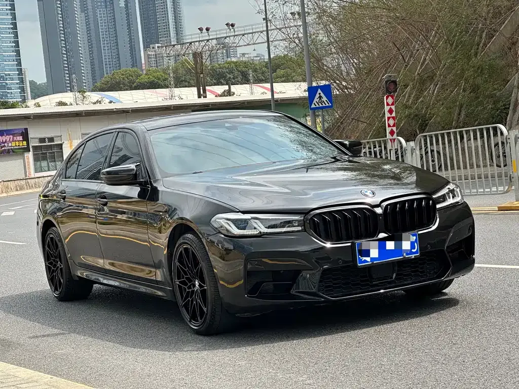 BMW 5 Series — фото 4