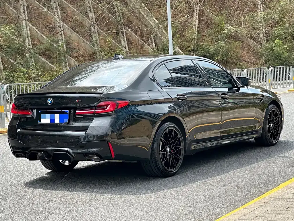 BMW 5 Series — фото 10