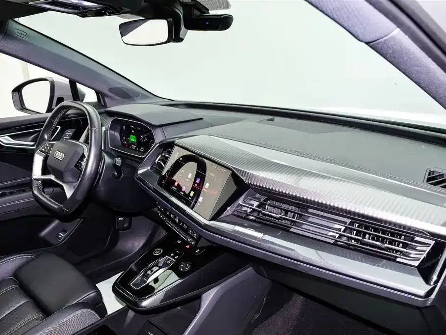 Audi Q4 e-tron — фото 3