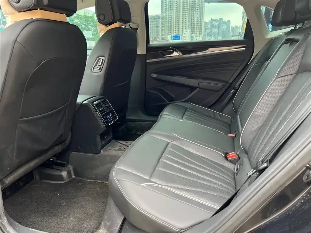 Volkswagen Passat — фото 7