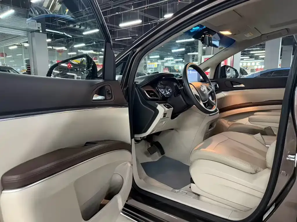Buick GL8 2023 из CN, фото 9