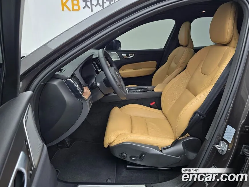 Volvo XC60 — фото 10