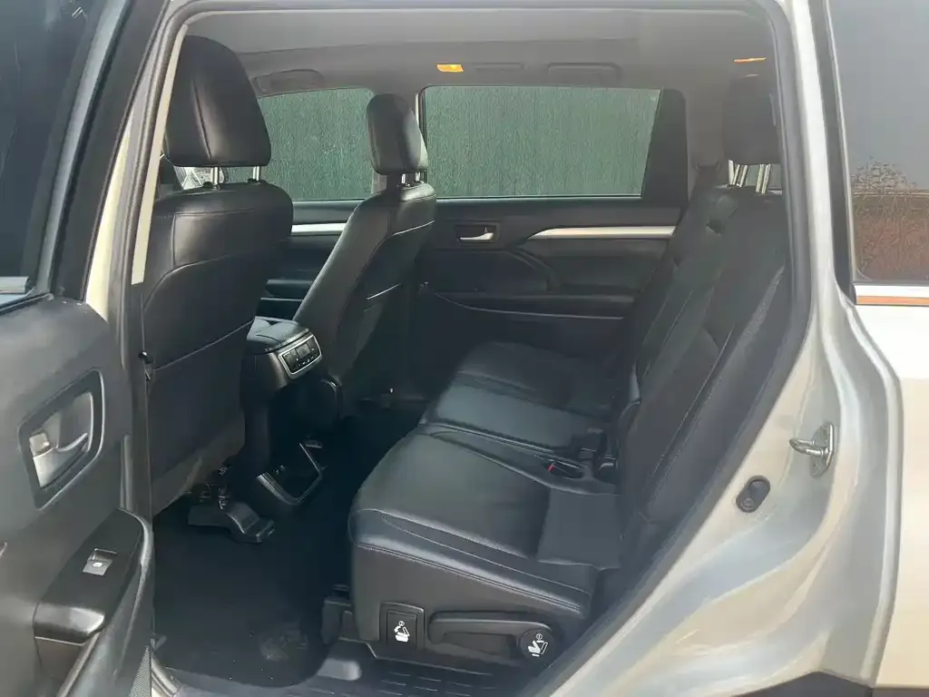 Toyota Highlander — фото 2