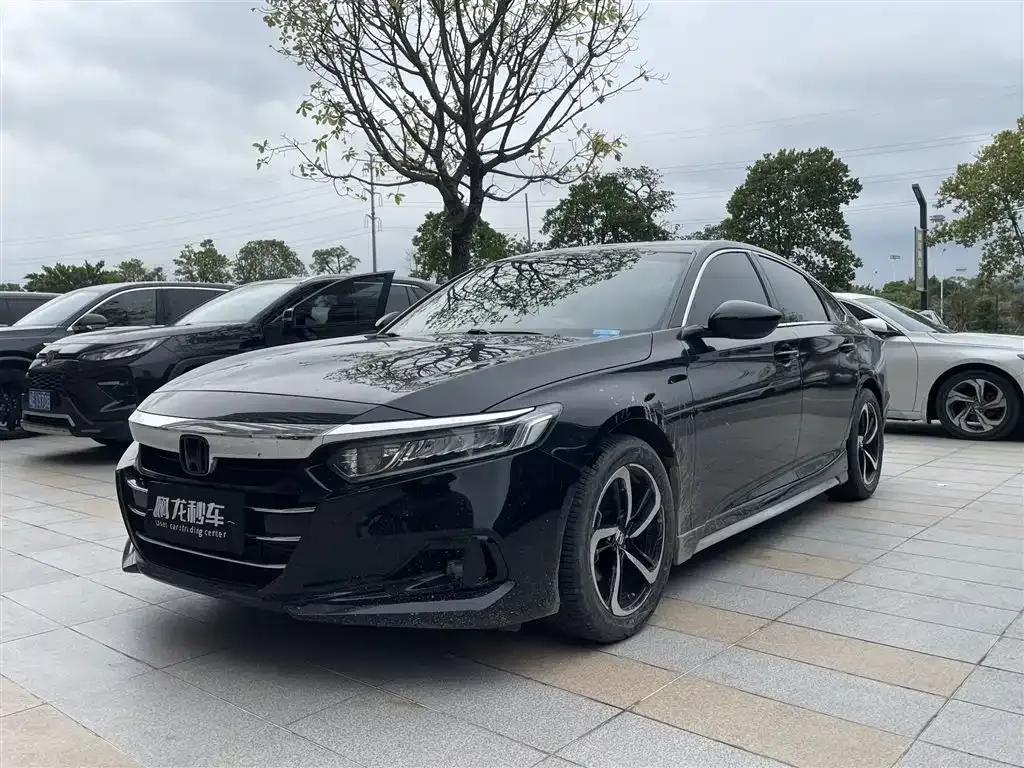 Honda Accord — фото 1