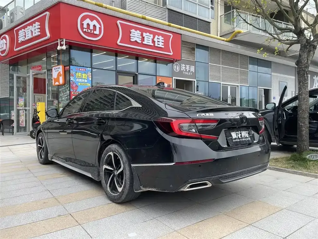 Honda Accord — фото 9