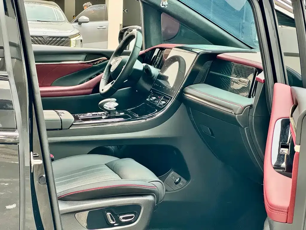 GAC Motor Trumpchi M8 — фото 8